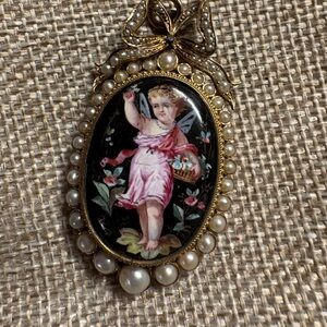 Vintage Pendant with Cherub Design
